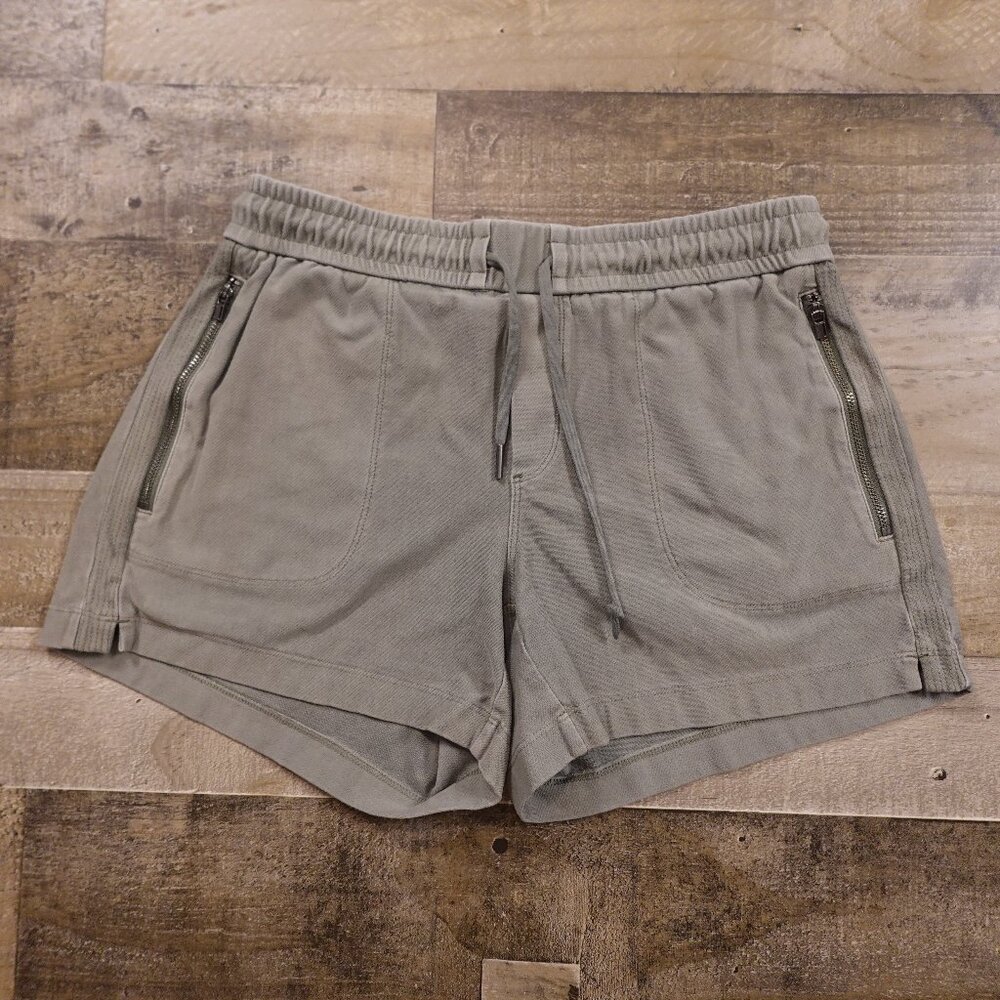 Athleta Farallon Short Women's Size 2 Mute Green 4” Inseam